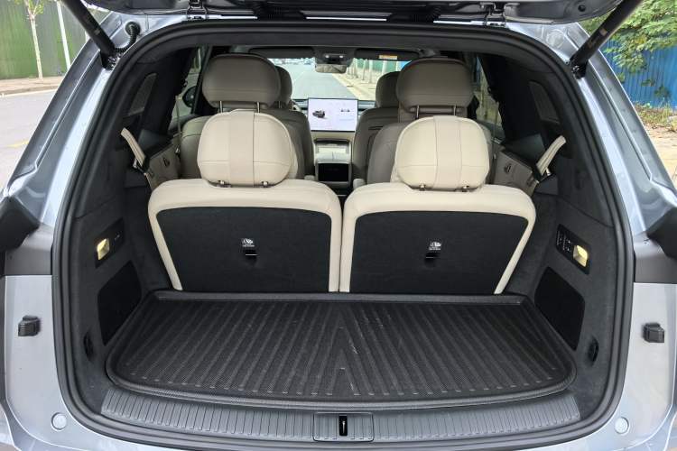 Used ONVO Luxeed L90 2025 Model—Max Six-Seater Version
