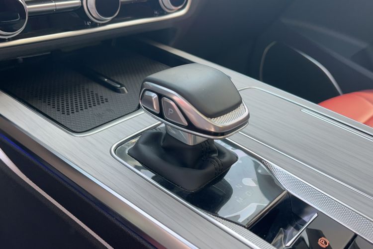 Used Hongqi HS5 2025 2.0T Two-Wheel Drive Flagship Pro Edition
