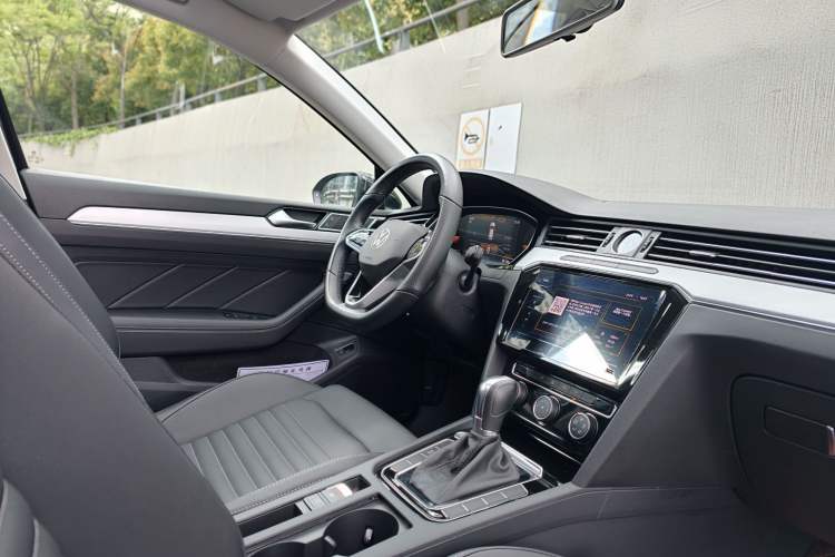 Used Volkswagen Magotan 2023 2 Million Units Limited-Edition 280TSI DSG Comfort Version Interior 8
