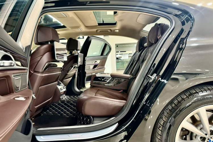 Used BMW 7 Series 2017 730Li Luxury Model
