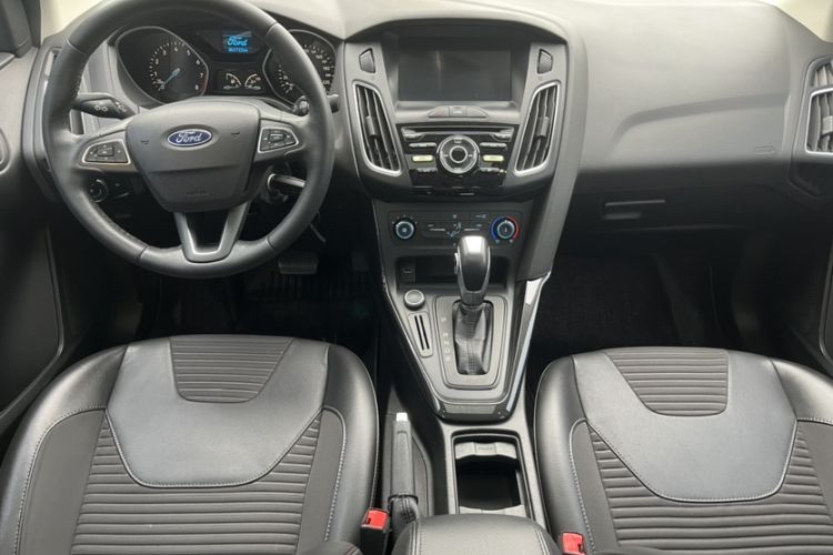 Used Ford Focus 2018 Sedan Classic 1.6L Automatic Trendy SmartDrive Edition Interior 2