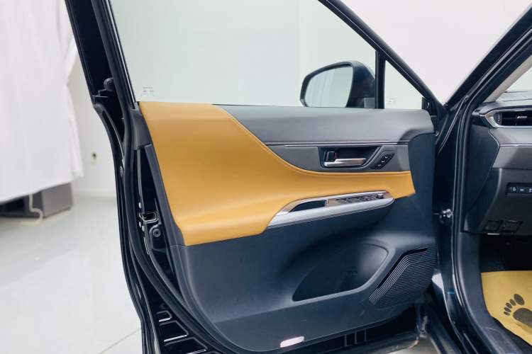 Used Toyota Venza 2022 2.0L CVT Four-Wheel Drive Supreme Edition Interior 5