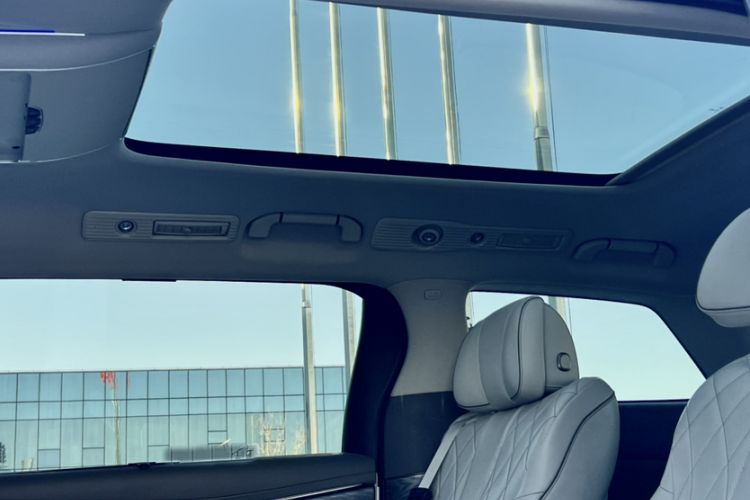 Used Denza D9 2022 DM-i 1040 Prestige Model