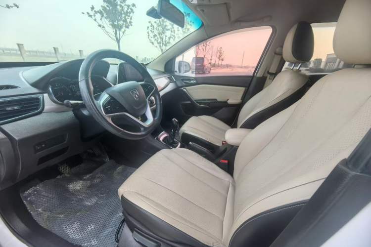Used Baojun 310W 2017 1.5L Manual Fashion Model China V
