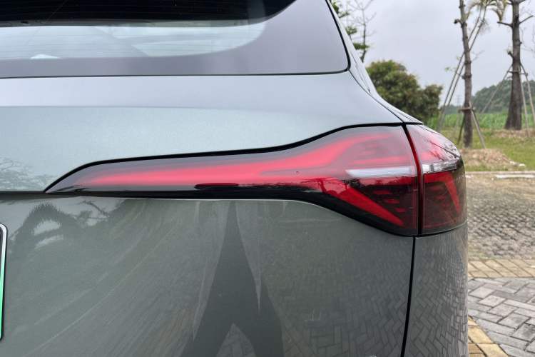 Used Hongqi HS6 PHEV 2026 220 All-Wheel Drive Smart Hybrid Version Exterior 8