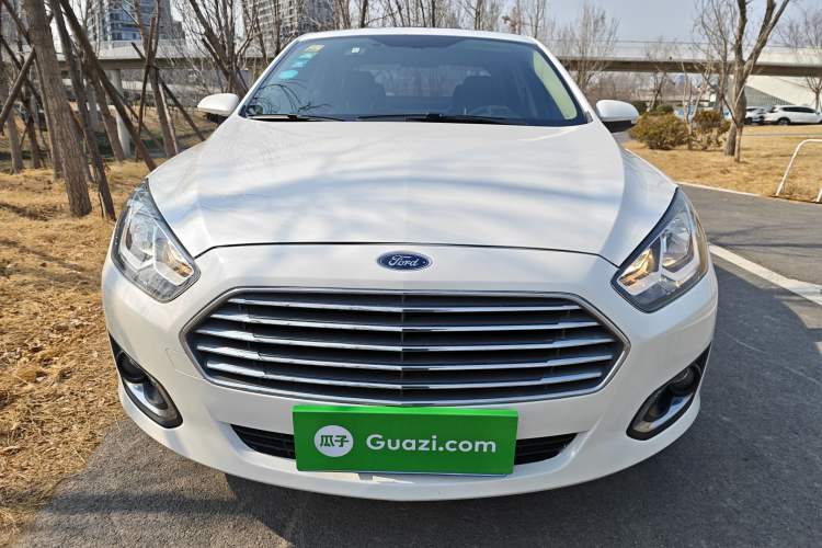 Used Ford Escort 2015 1.5L Automatic Fashion Model
