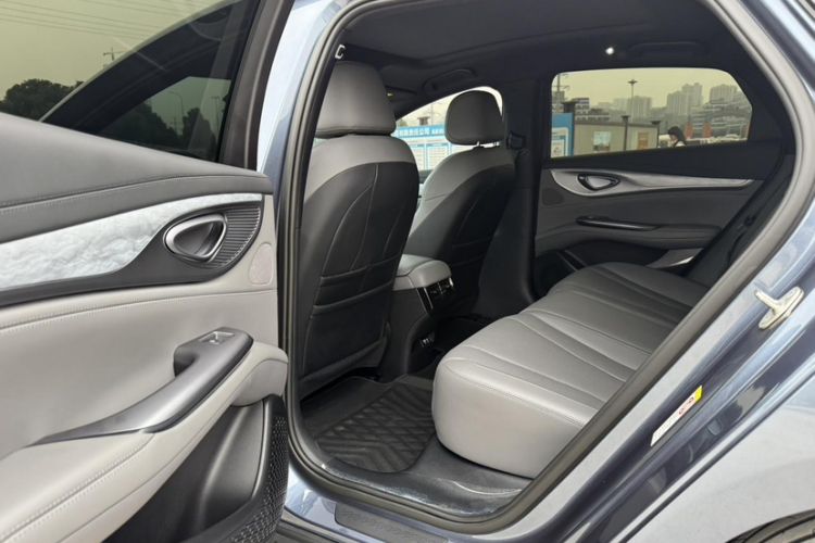 Used BYD Seal 2024 HONOR Edition DM-i 1.5L 121km Luxury Model
