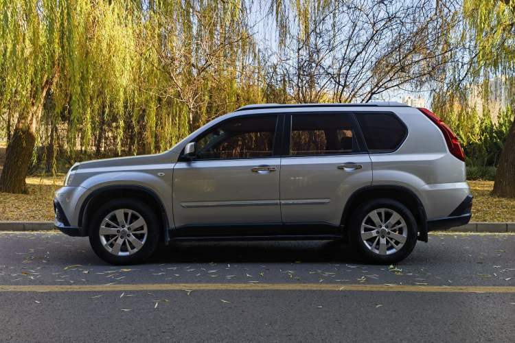 Used Dongfeng Fengdu MX6 2016 2.0L CVT Two-Wheel Drive All-Around Version
