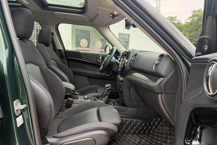 Used MINI Countryman 2017 1.5T COOPER ALL4 Traveler Interior 1