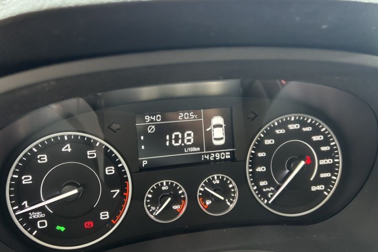 Used BORGWARD BX5 2020 20TGDI Automatic Two-Wheel Drive Pioneer Edition Odometer Close Up