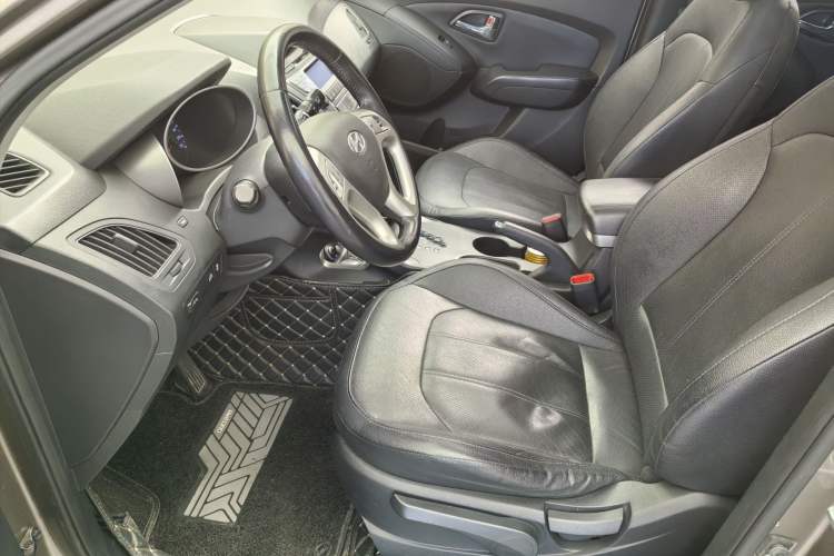 Used Hyundai ix35 2013 2.0L Automatic Two-Wheel Drive Smart GLS China IV Standard