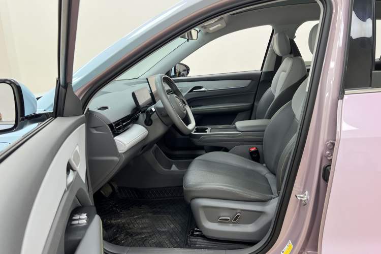 Used Bestune Yueyi 03 2025 565km Premium Edition Interior 3