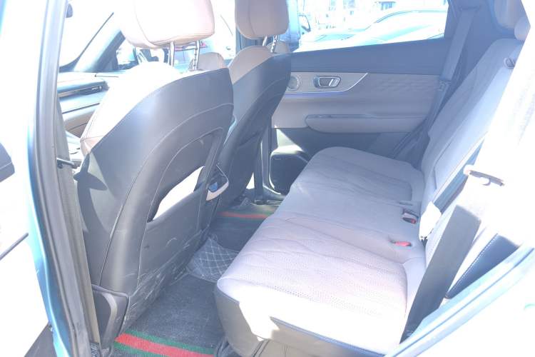 Used Chery Tiggo 8 PLUS C-DM 2025 1.5T 116 km Prestige Version 5 Seats Interior 8