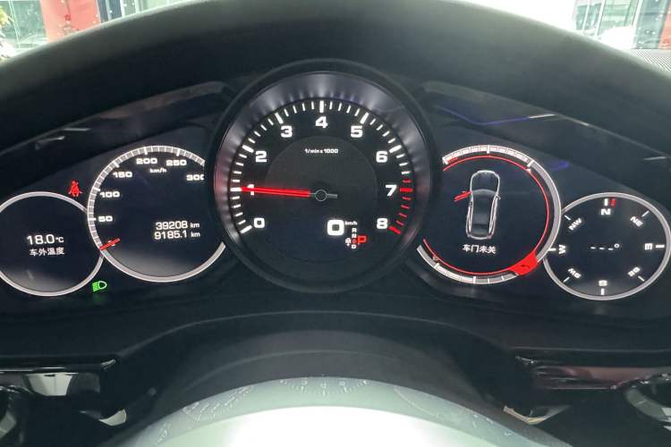 Used Porsche Panamera 2019 Panamera 2.9T Odometer Close Up