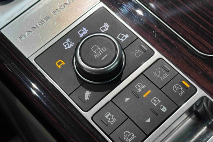 Used Land Rover Range 2016 5.0 SC V8 AB Prestige Extended Version Interior 4