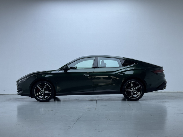 MG 7 2025 2.0T Trophy+ Super Intelligent Driving Edition — снимка 14