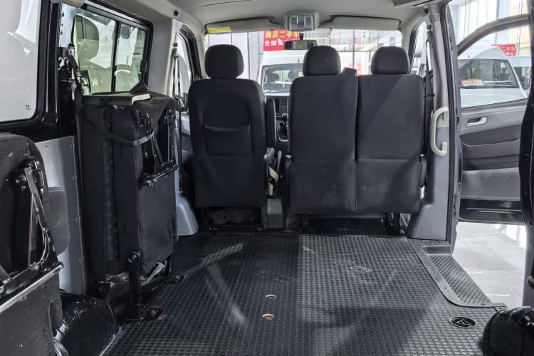 Used SAIC MAXUS Xintu V80 2023 2.0T Manual Classic Aoyuntong Short Wheelbase Ultra-Low Roof 7/8/9-Seater