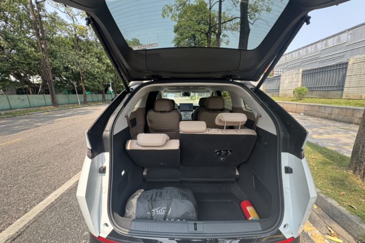 Used XPeng X9 2025 740 Ultra-Long Range Max
