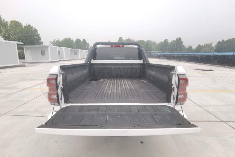 Used Great Wall King Kong Poer 2024 2.0T Manual Gasoline Two-Wheel-Drive Elite Flatbed
