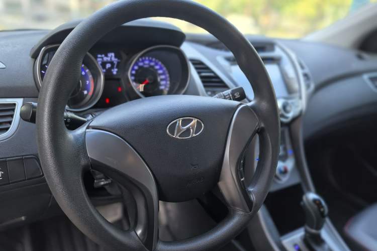 Used Hyundai Elantra (5th Generation / Langdong) 2015 1.6L Automatic Fashion Model