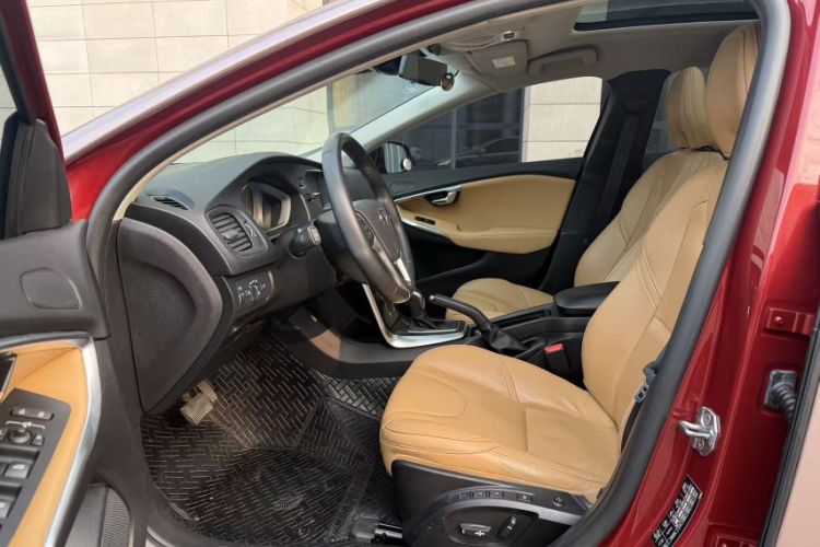 Used Volvo V40 2018 T3 Zhiyi Edition