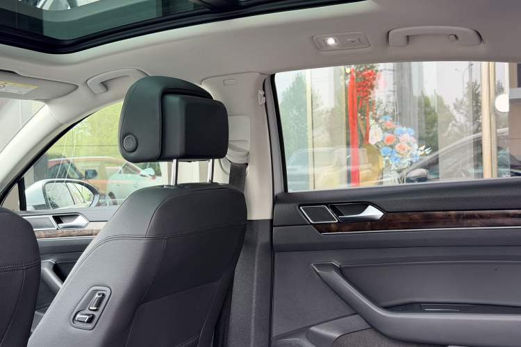 Used Volkswagen Magotan 2019 330TSI DSG Luxury Version China VI Standard Interior 6