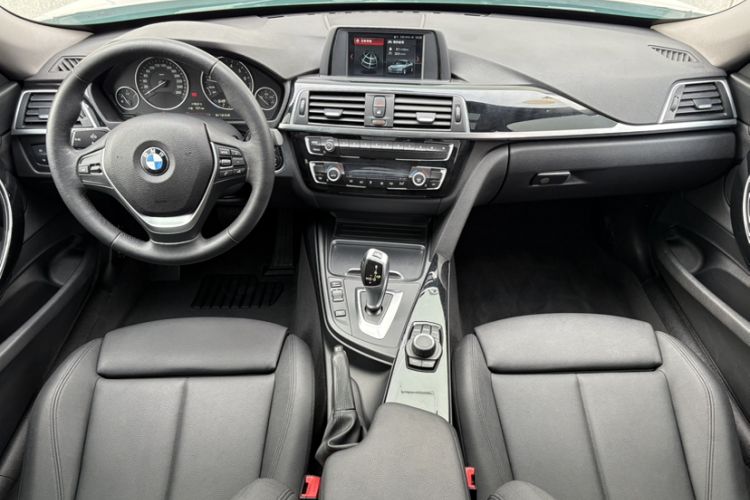 Used BMW 3 Series GT 2018 320i Sport Edition Interior 1