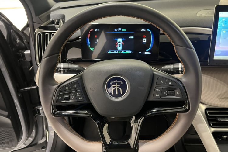 Used BYD Song Pro New Energy 2023 Champion Edition DM-i 71KM Navigation Model
