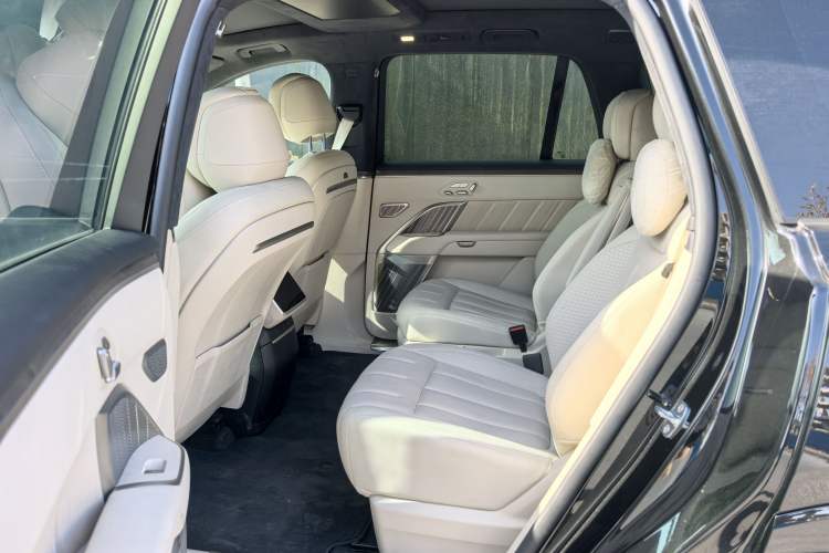 Used ONVO Luxeed L90 2025 Model—Ultra Six-Seater Version
