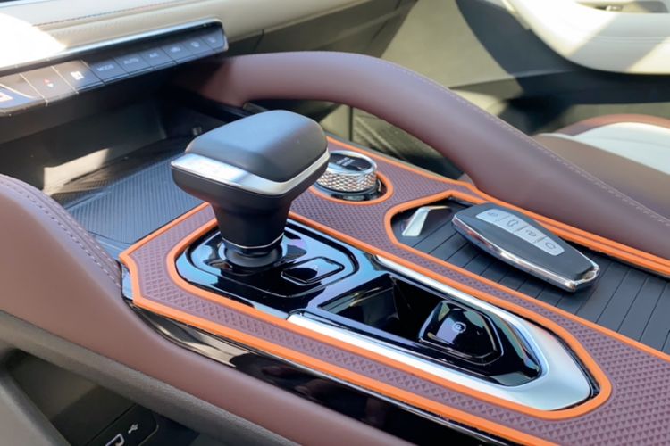 Used Geely Auto Monjaro L 2024 2.0TD High-Power Automatic Two-Wheel Drive Yunqi Version
