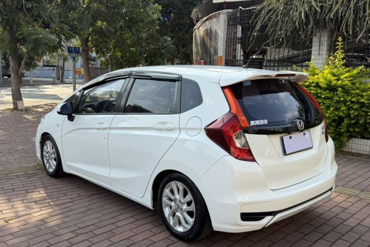 Used Honda Fit 2018 1.5L CVT Comfort Sunroof Version Exterior 8