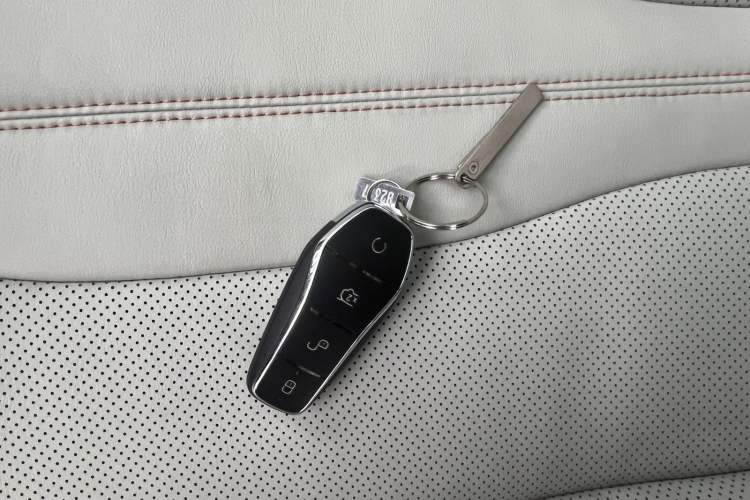 Used BYD Song PLUS New Energy 2024 HONOR Edition DM-i 110km Flagship PLUS Interior 3