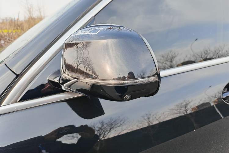 Used BMW X5 2023 xDrive 30Li Luxury M Sport Package
