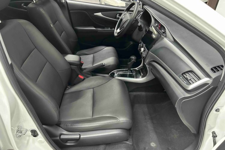 Used Honda Crider 2016 1.8L CVT Luxury Edition Interior 3