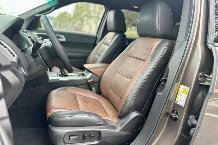 Used Ford Explorer 2013 3.5L Deluxe Model
