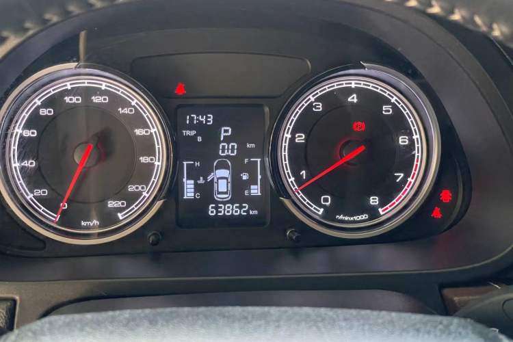 Used TRAUM S70 2018 1.5T Automatic Comfort Model 7 Seats Odometer Close Up