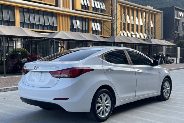 Used Hyundai Elantra (5th Generation / Langdong) 2016 1.6L Automatic Smart Version
