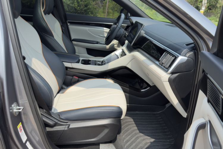 Used BYD Song PLUS New Energy 2024 HONOR Edition DM-i 110km Flagship Model Right Front Seat