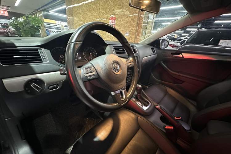 Used Volkswagen Sagitar 2014 Revised Version 1.4TSI Automatic Luxury Edition