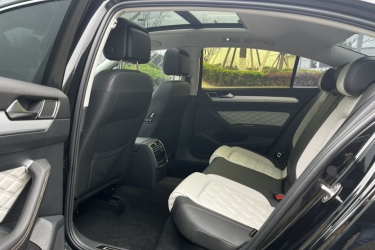 Used Volkswagen Magotan 2023 2 Million Units Commemorative Edition 330TSI DSG Luxury Version
