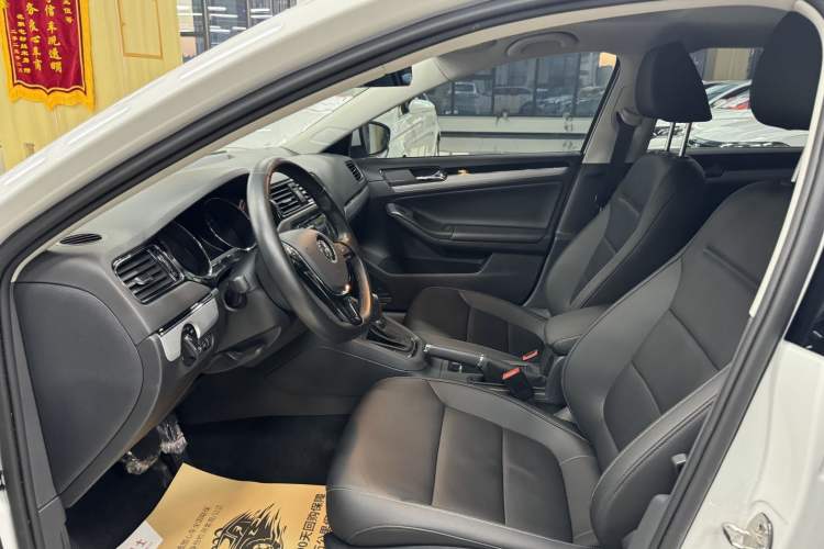 Used Volkswagen Sagitar 2018 1.6L Automatic Comfort Model Interior 2