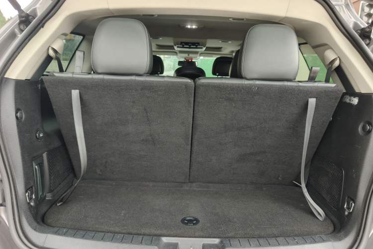 Used Fiat Freemont 2013 3.6L Intelligent All-Wheel-Drive Version Trunk