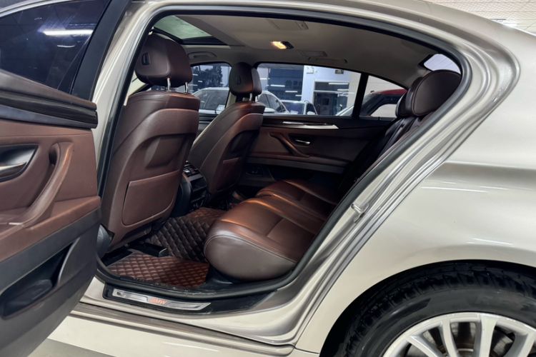 Used BMW 5 Series 2014 525Li Luxury Design Package Interior 3