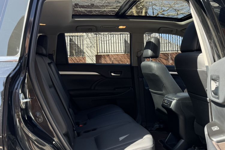 Used Toyota Highlander 2018 2.0T Four-Wheel Drive Luxury Edition 7 Seats China V Emission Standard