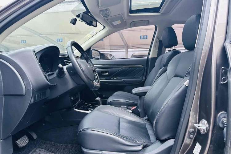 Used Mitsubishi Outlander 2019 2.0L Two-Wheel Drive Comfort Edition 5 Seats China V Standard Interior 2