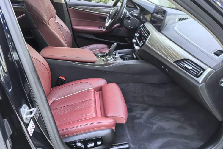 Used BMW 5 Series 2022 Second Facelift 530Li Luxury Edition Premium Package
