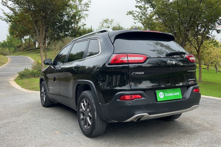 Used Jeep Cherokee 2020 2.0L Two-Wheel Drive Classic Sports Edition
