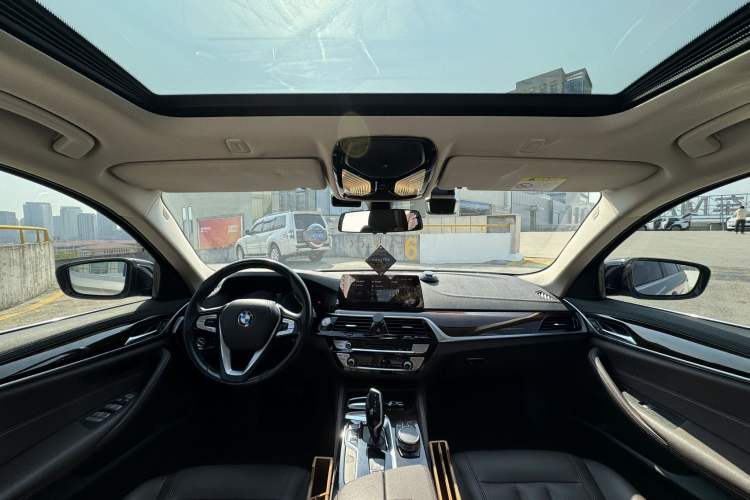 Used BMW 5 Series 2019 Facelifted 525Li Luxury Package
