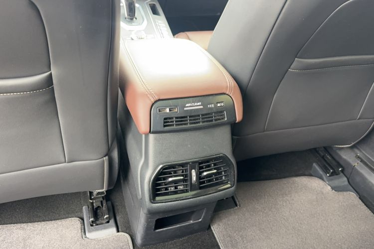 Used Wey VV6 2018 2.0T Two-Wheel-Drive Ultra-Luxury Version China V Standard