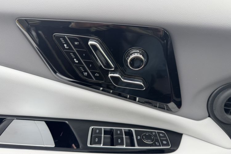 Used Cadillac OPTIQ 2024 Standard Range Version
